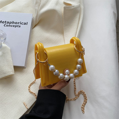 Дамска кожена чанта с перли в различни цветове