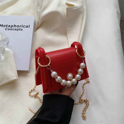 Дамска кожена чанта с перли в различни цветове