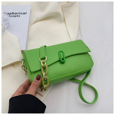 модерна малка правоъгълна чанта с метална верижка