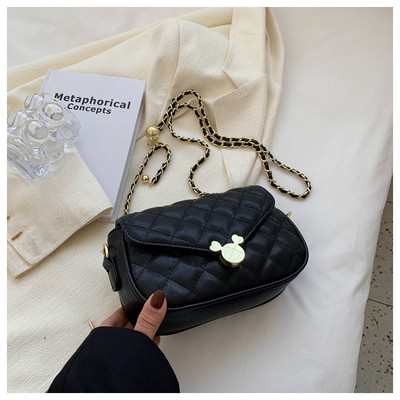 Нов модел малка дамска чанта с капитониран ефект