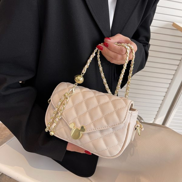 Нов модел малка дамска чанта с капитониран ефект