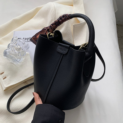 Дамска мини чанта от еко кожа с надпис