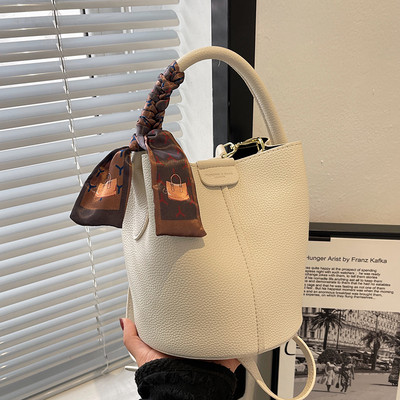 Дамска мини чанта от еко кожа с надпис