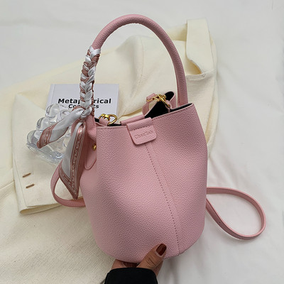 Дамска чанта от еко кожа подходяща за ежедневието