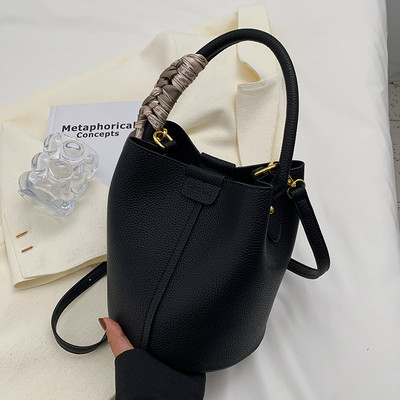 Дамска чанта от еко кожа подходяща за ежедневието