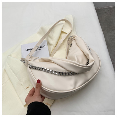 Модерна дамска чанта с метална  верижка