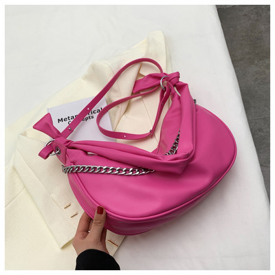 Модерна дамска чанта с метална  верижка