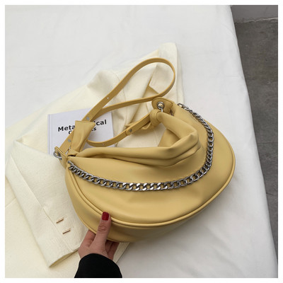 Модерна дамска чанта с метална  верижка