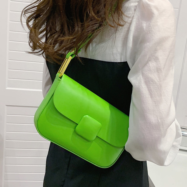 Кожена дамска чанта в няколко цвята 