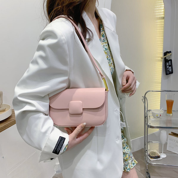 Кожена дамска чанта в няколко цвята 