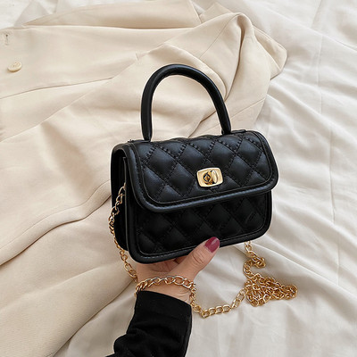 Дамска мини квадратна чанта с метална верига 