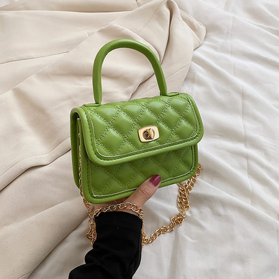 Дамска мини квадратна чанта с метална верига 