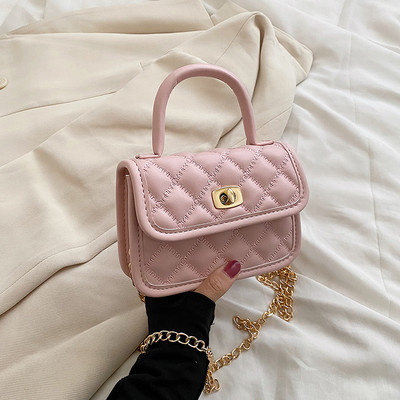 Дамска мини квадратна чанта с метална верига 