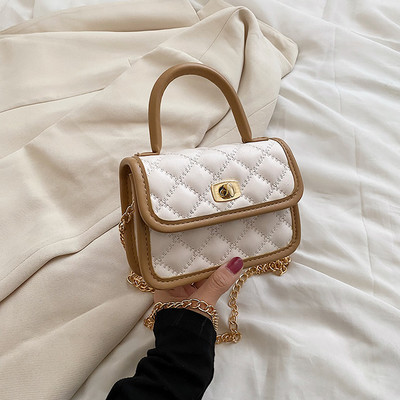 Дамска мини квадратна чанта с метална верига 