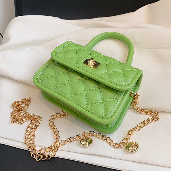 Дамска мини квадратна чанта с метална верига 