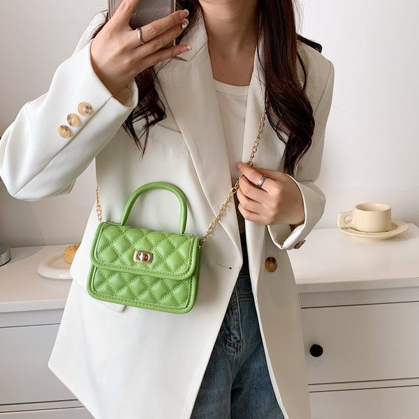 Дамска мини квадратна чанта с метална верига 