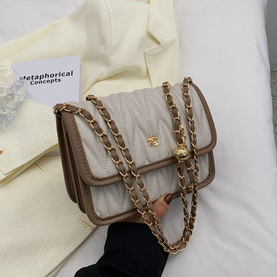 Дамска чанта от изкуствена кожа с метална верига