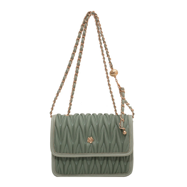 Дамска чанта от изкуствена кожа с метална верига