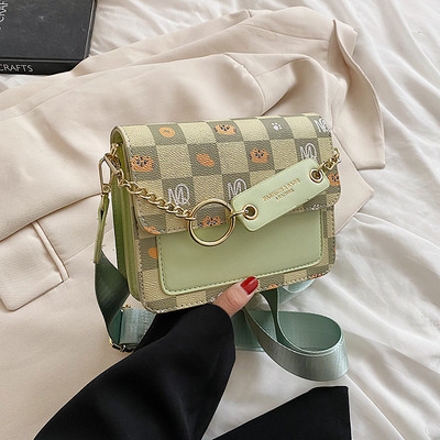 Модерна квадратна чанта с текстилна каишка в няколко цвята