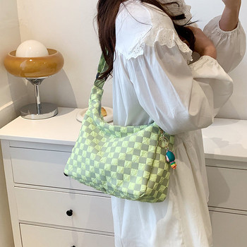 Текстилна дамска чанта с висулка в три цвята