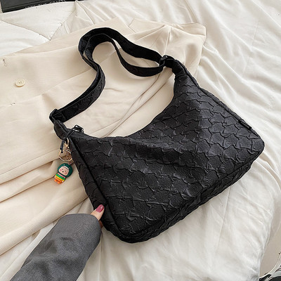 Текстилна дамска чанта с висулка в три цвята