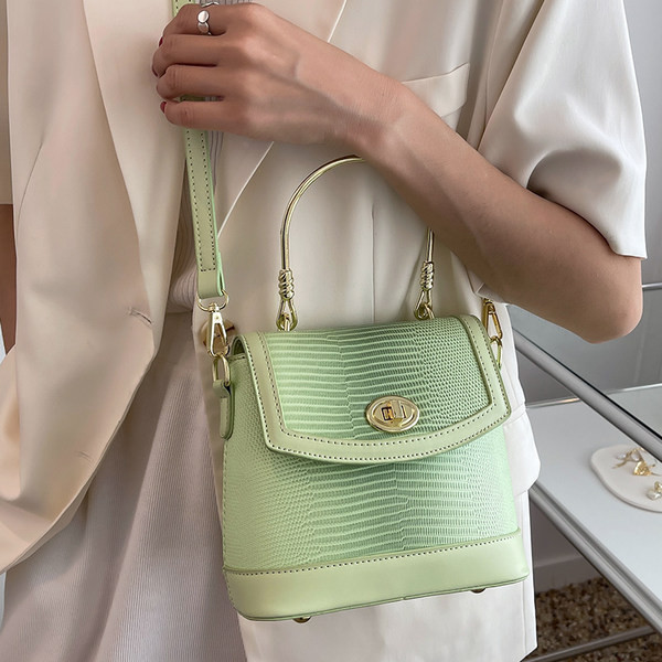 Нов модел чанта със закопчалка