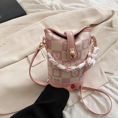 Модерна чанта в три цвята с панделка 