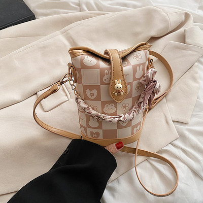 Модерна чанта в три цвята с панделка 