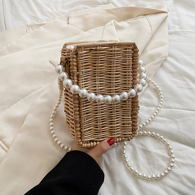 Ορθογώνια τσάντα rattan με πέρλες