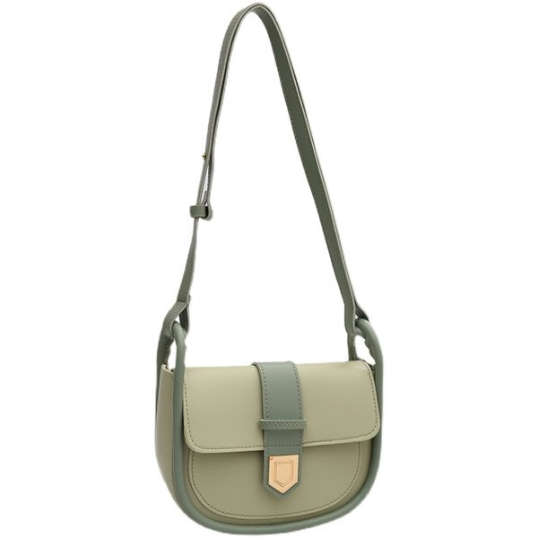 Модерна малка дамска чанта с метално закопчаване -еко кожа