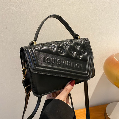 Чанта от изкуствена кожа с две дръжки 