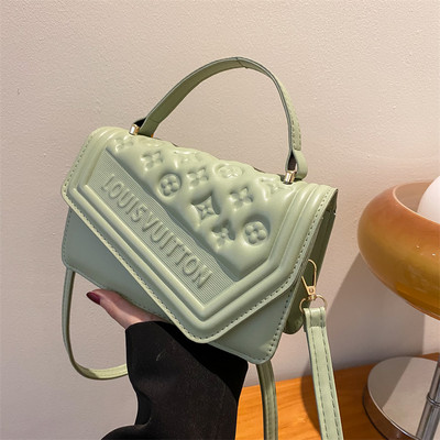 Чанта от изкуствена кожа с две дръжки 