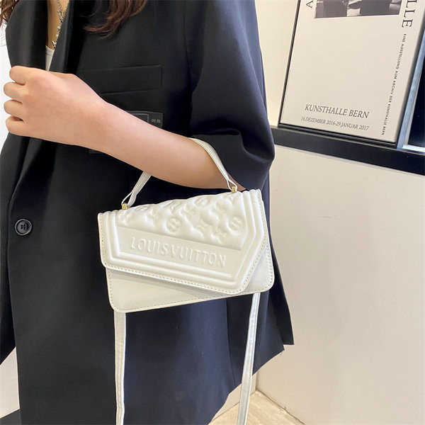 Чанта от изкуствена кожа с две дръжки 