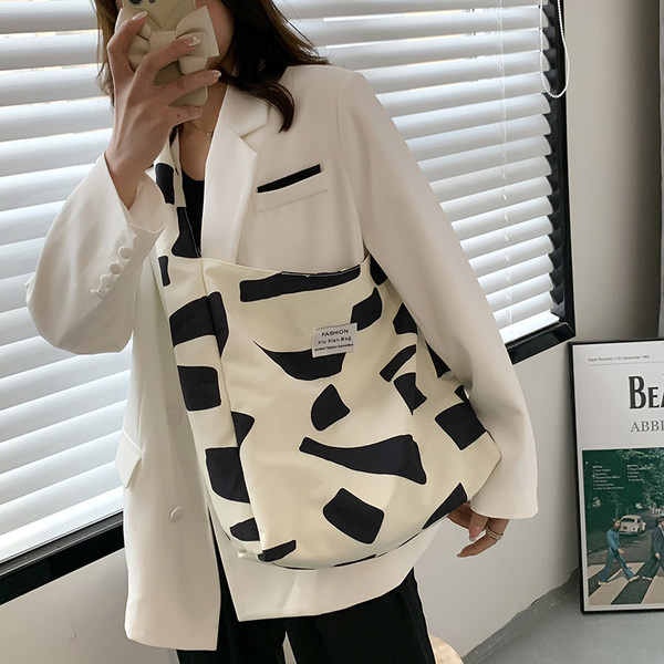 Цветна дамска чанта за рамо