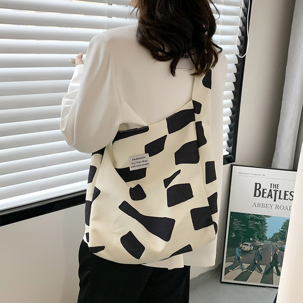 Цветна дамска чанта за рамо