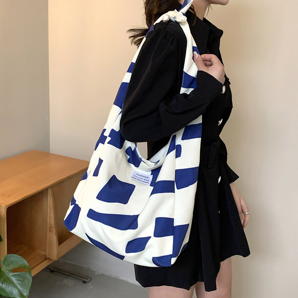 Цветна дамска чанта за рамо