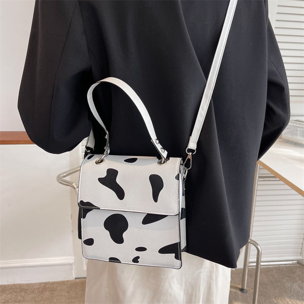 Дамска чанта с къса и дълга дръжка в два цвята