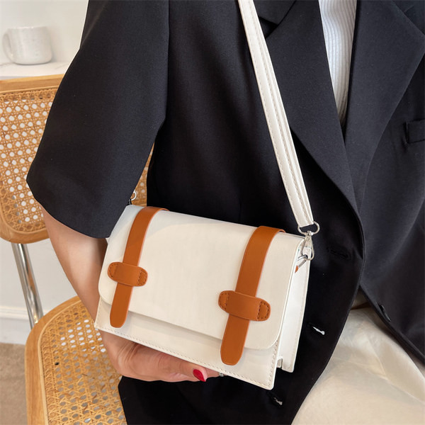 Дамска малка чанта от еко кожа с дълга  дръжка