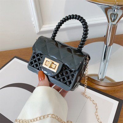 Актуална чанта със закопчалка 