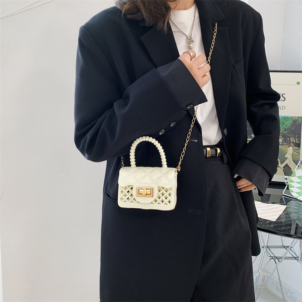 Актуална чанта със закопчалка 