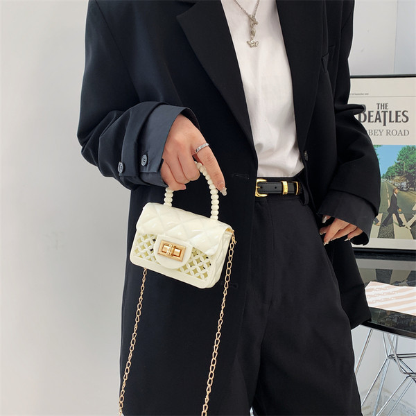 Актуална чанта със закопчалка 