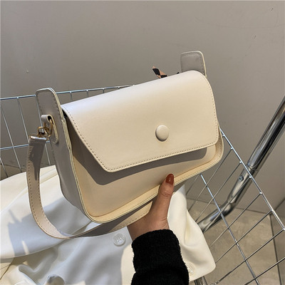 Малка правоъгълна чанта от еко кожа