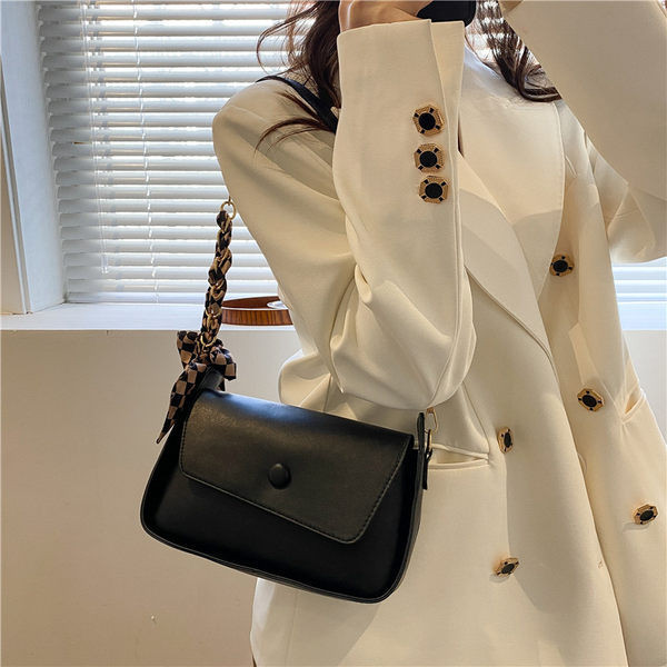 Малка правоъгълна чанта от еко кожа