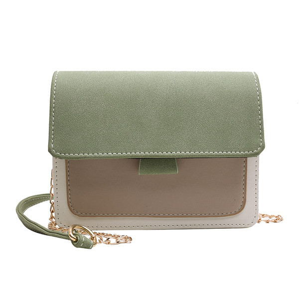 Изчистен модел дамска чанта от еко велур с метално закопчаване 