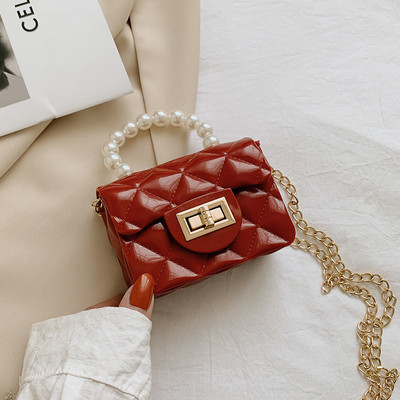 Дамска мини чанта с декорация перли