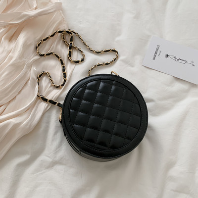 Нов модел дамска чанта от еко кожа с метална верижка