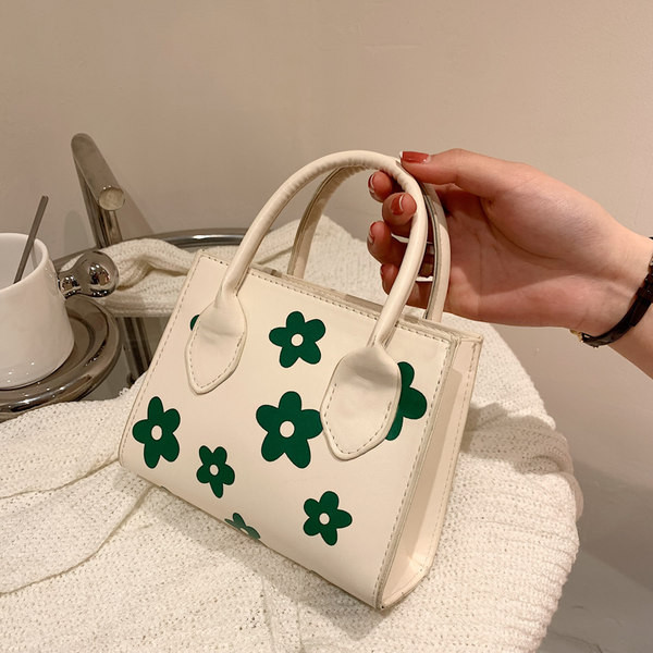 Модерна дамска чанта с флорален десен