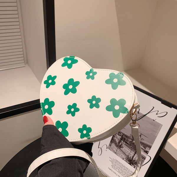 Модерна чанта във формата на сърце