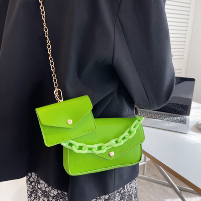 Нов модел малка дамска чанта от еко кожа с две дръжки