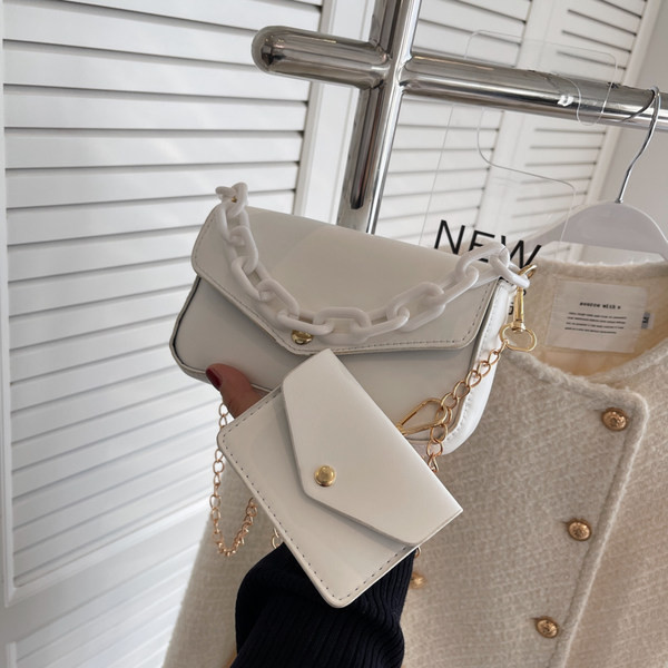 Нов модел малка дамска чанта от еко кожа с две дръжки